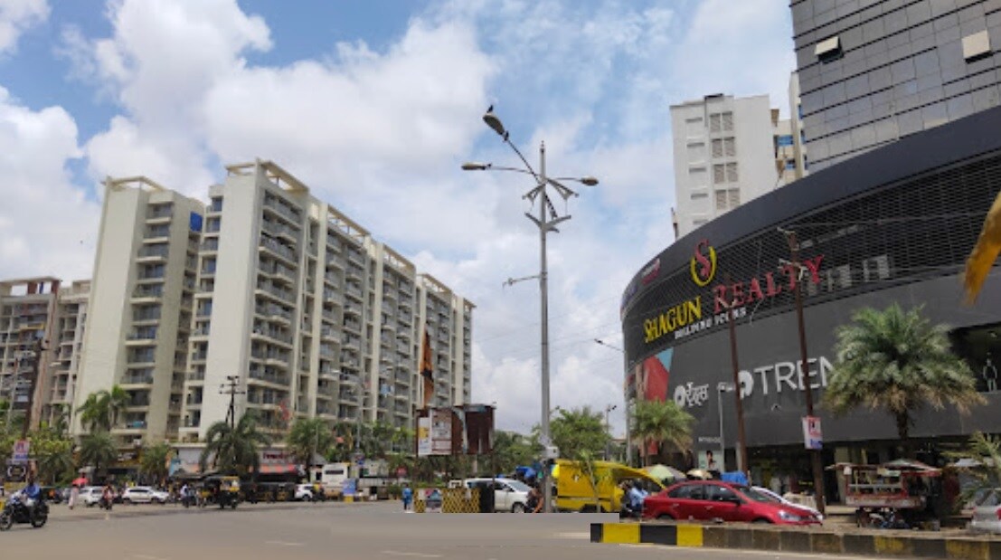 Ulwe Sector 23_a city street filled with lots of tall buildings